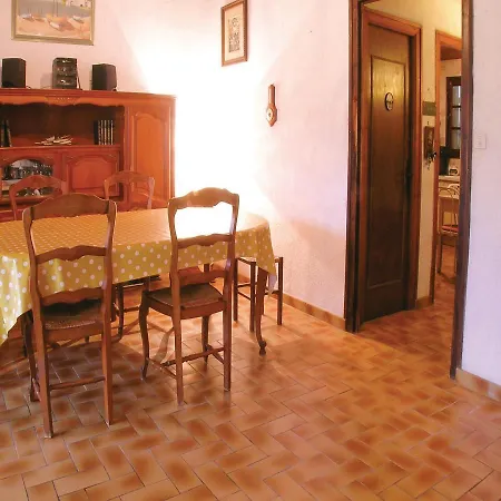 Three-bedroom Holiday In Sur Mer