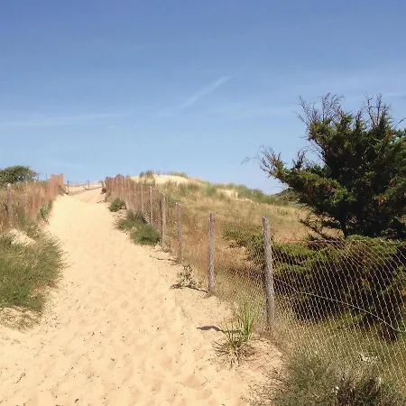 Three-bedroom Holiday In Sur Mer Holiday home L'Aiguillon-sur-Mer
