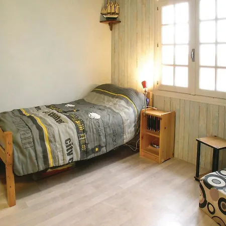 Holiday home Three-bedroom Holiday In Sur Mer